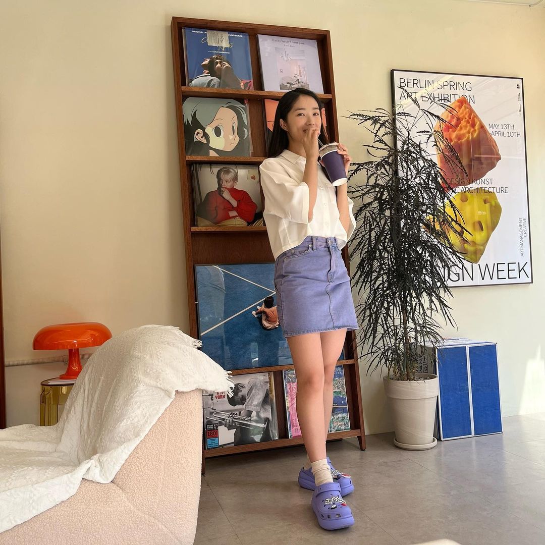 Style nữ chính ngôn tình gây sốt toàn cầu: Trẻ trung như nữ sinh, ít ai biết cô đã "ngấp nghé" tuổi 30- Ảnh 12.