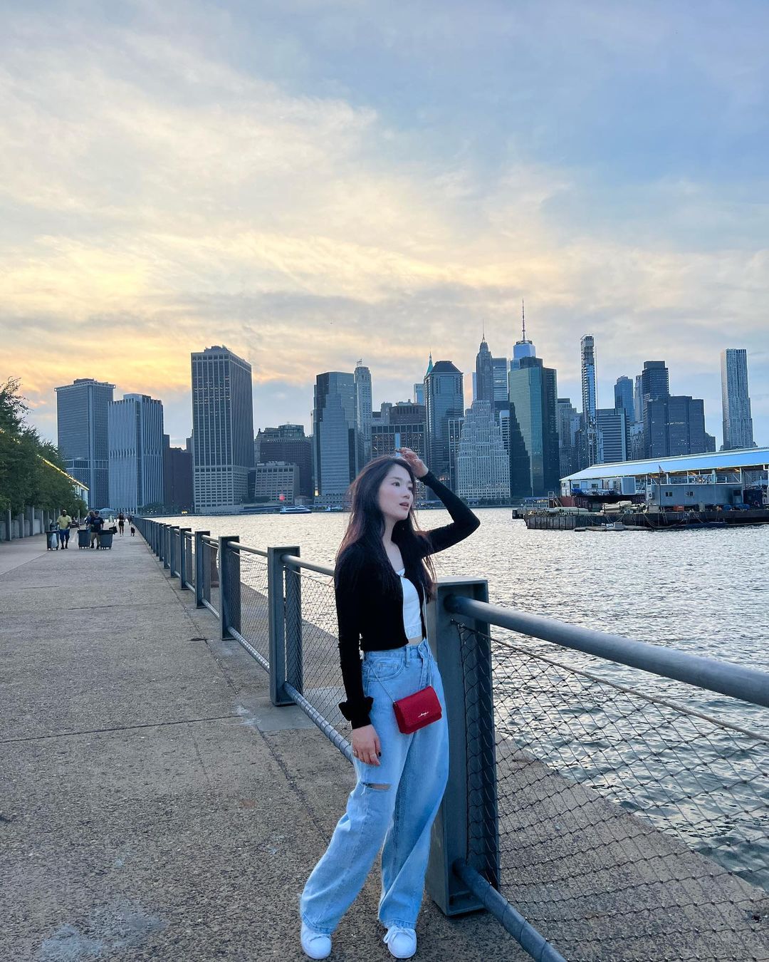 Style nữ chính ngôn tình gây sốt toàn cầu: Trẻ trung như nữ sinh, ít ai biết cô đã "ngấp nghé" tuổi 30- Ảnh 4.