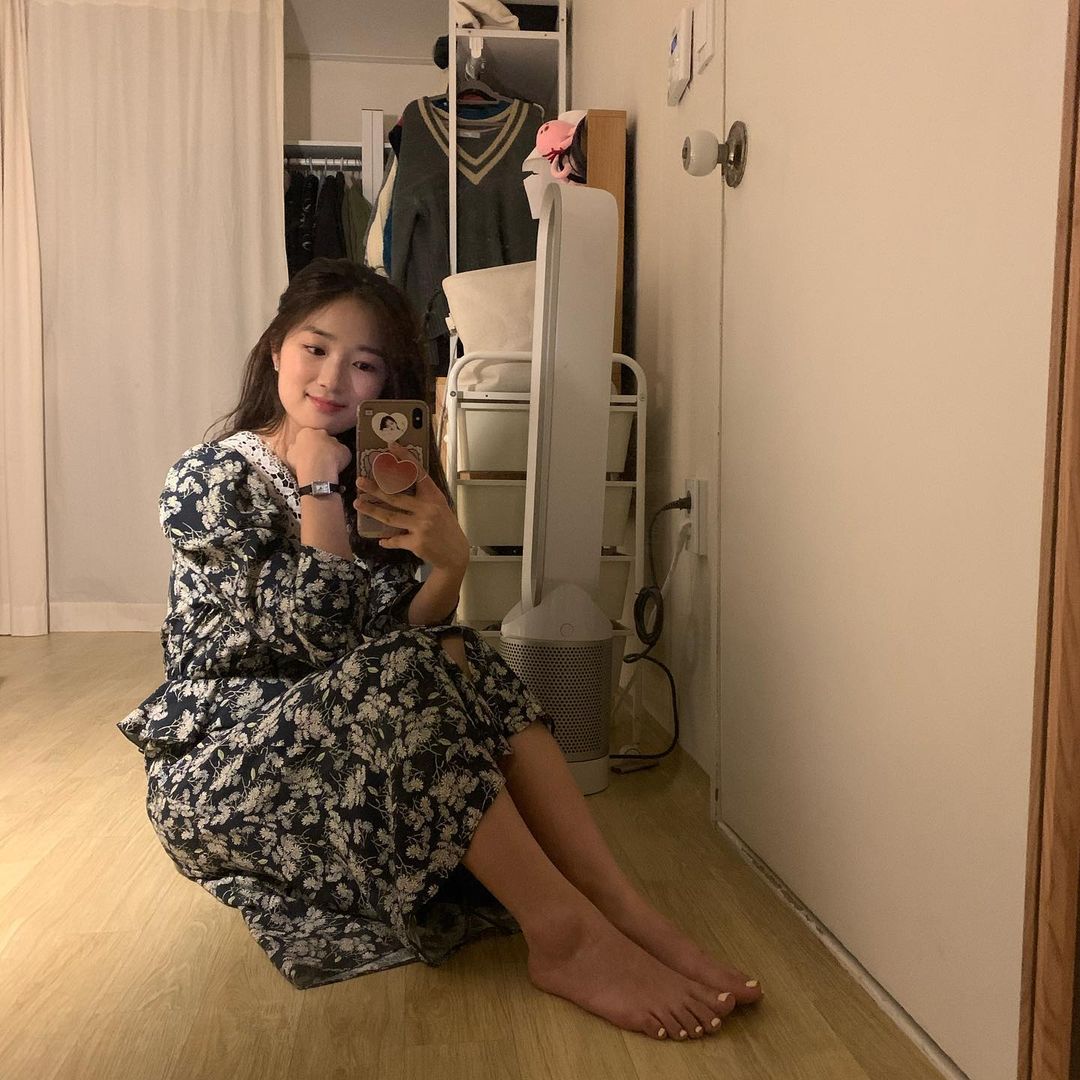 Style nữ chính ngôn tình gây sốt toàn cầu: Trẻ trung như nữ sinh, ít ai biết cô đã "ngấp nghé" tuổi 30- Ảnh 9.