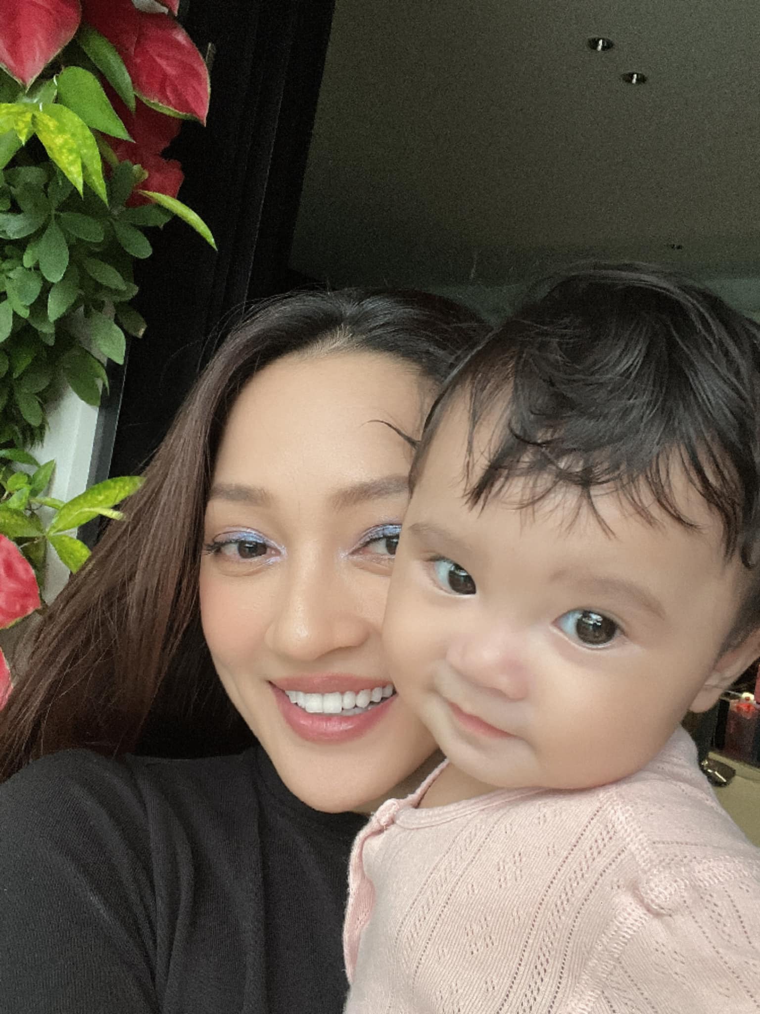 Bảo Anh "xả ảnh" con gái khi mới 6 tháng tuổi, loạt biểu cảm "tấu hài" gây bão mạng xã hội- Ảnh 1.