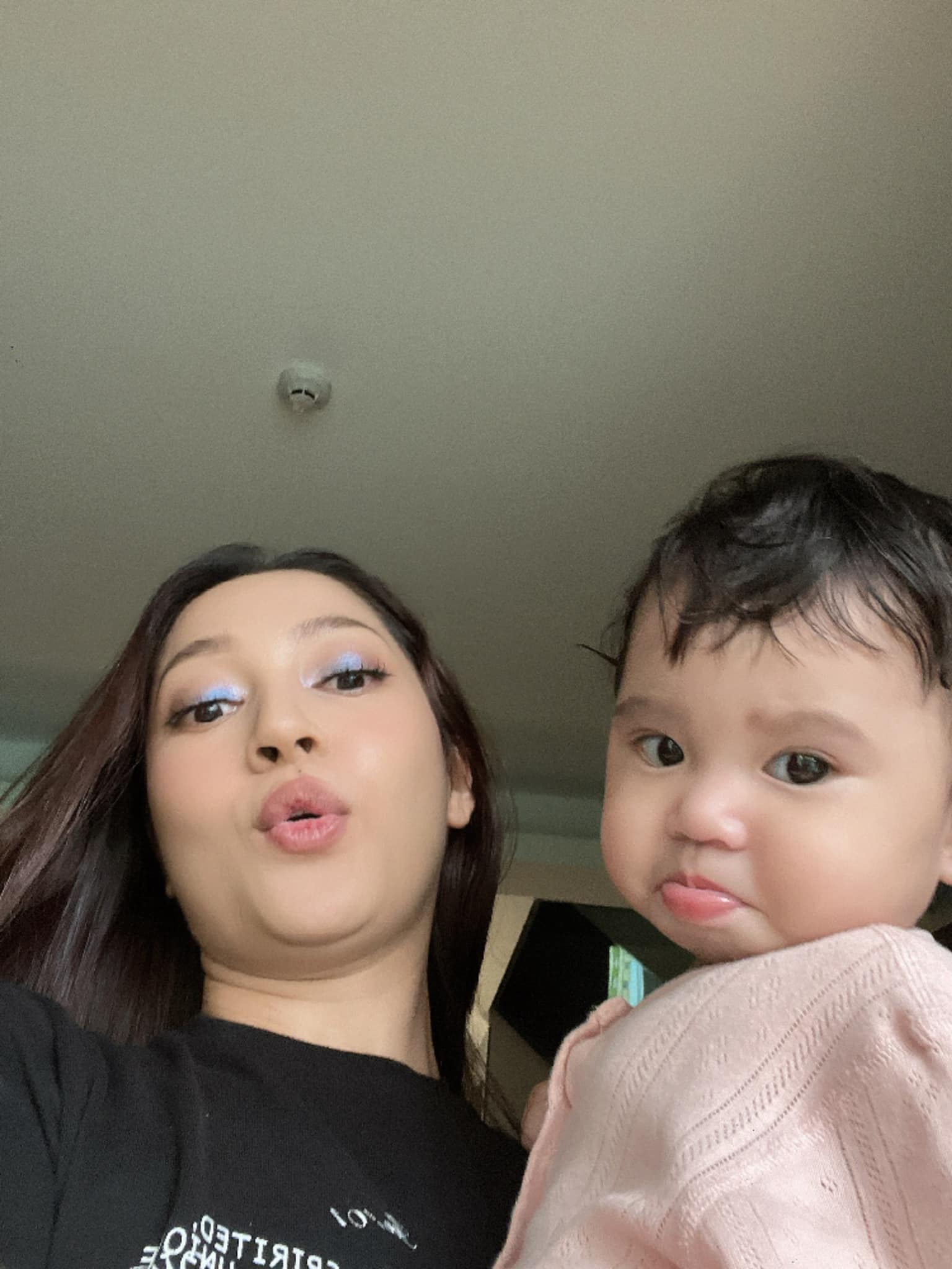 Bảo Anh "xả ảnh" con gái khi mới 6 tháng tuổi, loạt biểu cảm "tấu hài" gây bão mạng xã hội- Ảnh 2.