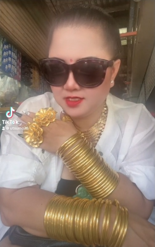 Hội "phú bà" miền tây gọi tên cô Út: Vàng đeo kín người, nhà có 6 chị em đều mê diện vàng- Ảnh 9.