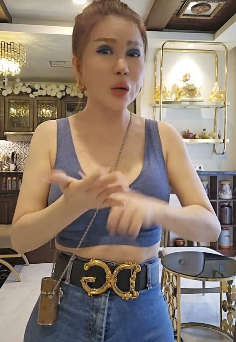 Madam Hồng mẹ Gia Kỳ được tìm kiếm sau series lên đồ cực xì teen, tạo trend "chào các chế nhỏ"- Ảnh 4.