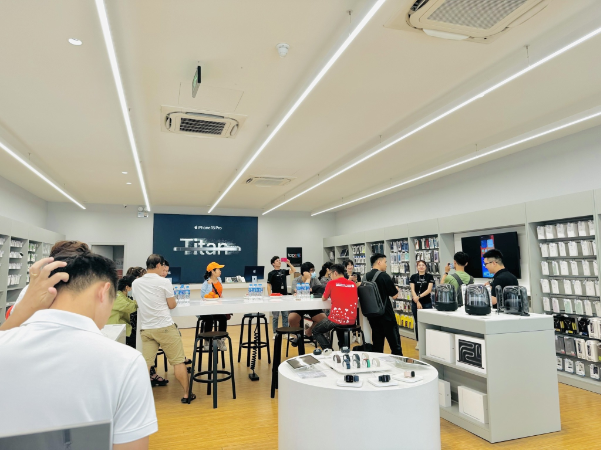 Không gian mua sắm TopZone giúp "chữa lành" đam mê của tín đồ Apple- Ảnh 2.