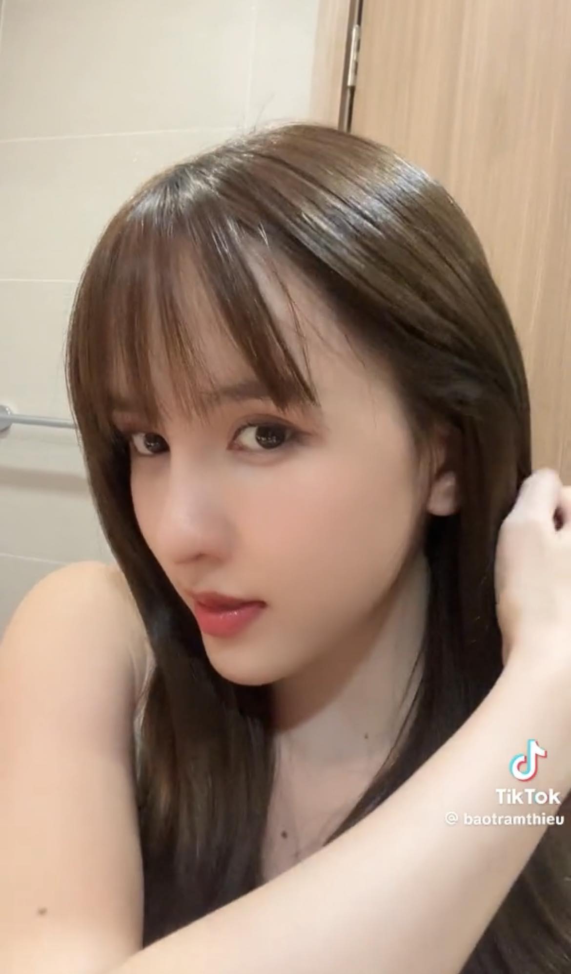 Thiều Bảo Trâm lộ diện mạo lạ hoắc, phản ứng đáng chú ý khi bị nghi vừa sửa mũi- Ảnh 4.