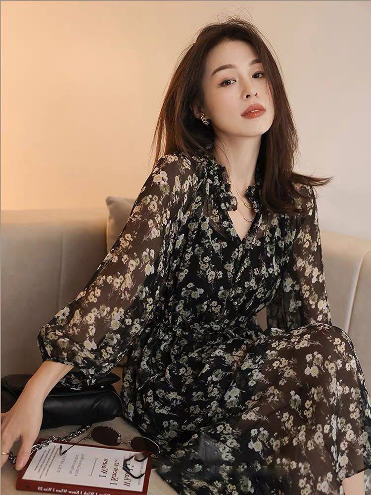 9 mẫu váy hoa dịu dàng như tiết trời tháng 5, nàng 30+ diện lên trẻ xinh tựa nữ chính ngôn tình- Ảnh 8.
