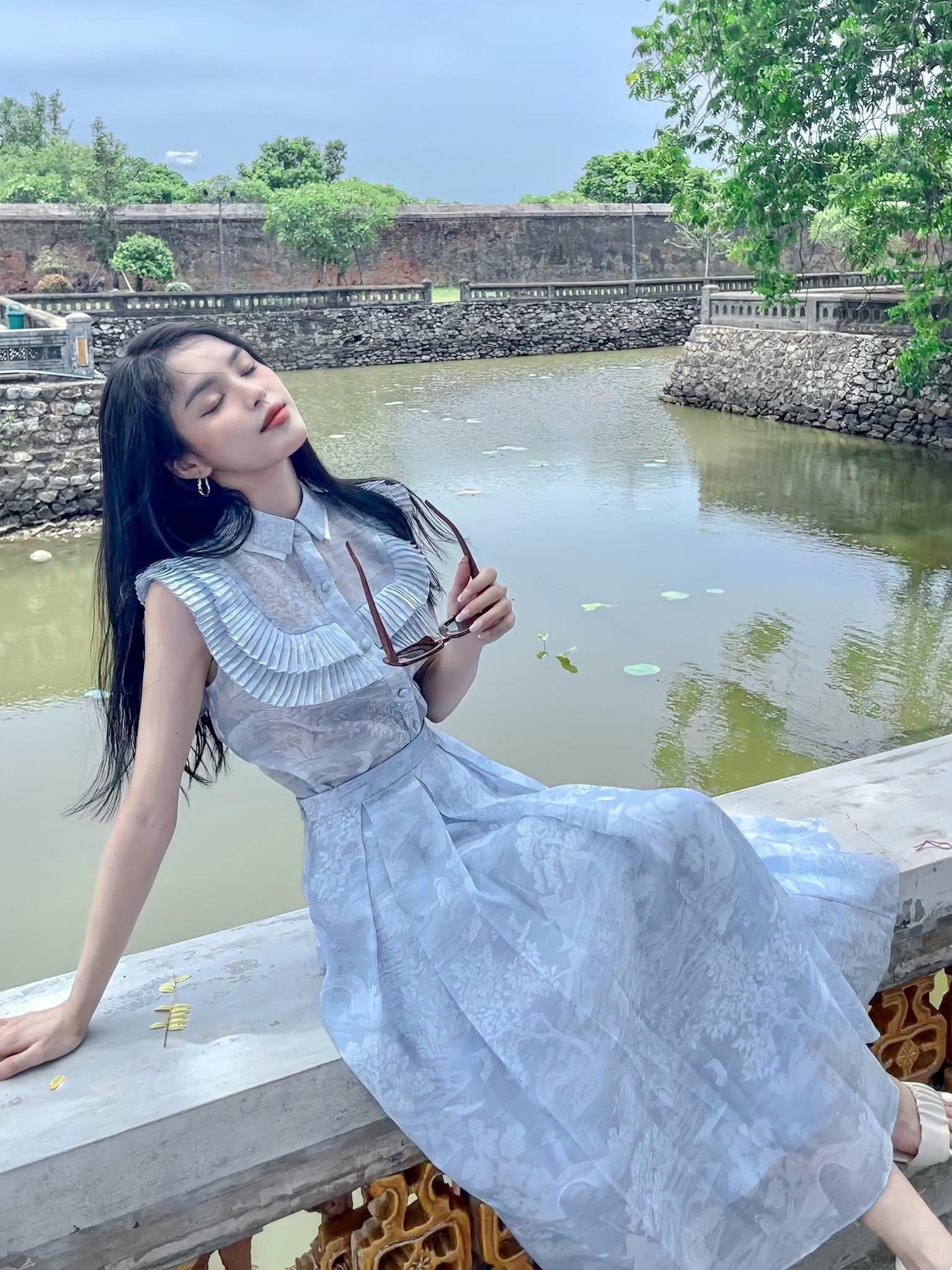 9 mẫu váy hoa dịu dàng như tiết trời tháng 5, nàng 30+ diện lên trẻ xinh tựa nữ chính ngôn tình- Ảnh 10.