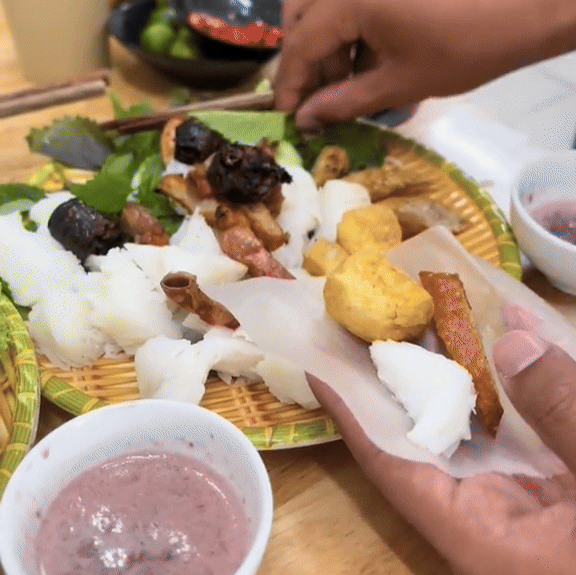 MXH tranh cãi về cách ăn bún đậu đúng, nhiều người hoang mang: "Hoá ra trước giờ mình ăn sai cách ư"?- Ảnh 4. MXH tranh cãi về cách ăn bún đậu đúng, nhiều người hoang mang: "Hoá ra trước giờ mình ăn sai cách ư"?- Ảnh 4.