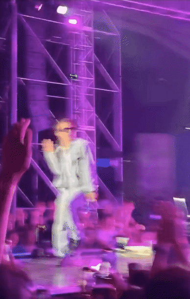 Thành viên trong sạch nhất BIGBANG biến trường Đại học thành concert quá đỉnh, đối lập Seungri làm gì cũng bị ghét- Ảnh 5. Thành viên trong sạch nhất BIGBANG biến trường Đại học thành concert quá đỉnh, đối lập Seungri làm gì cũng bị ghét- Ảnh 5.