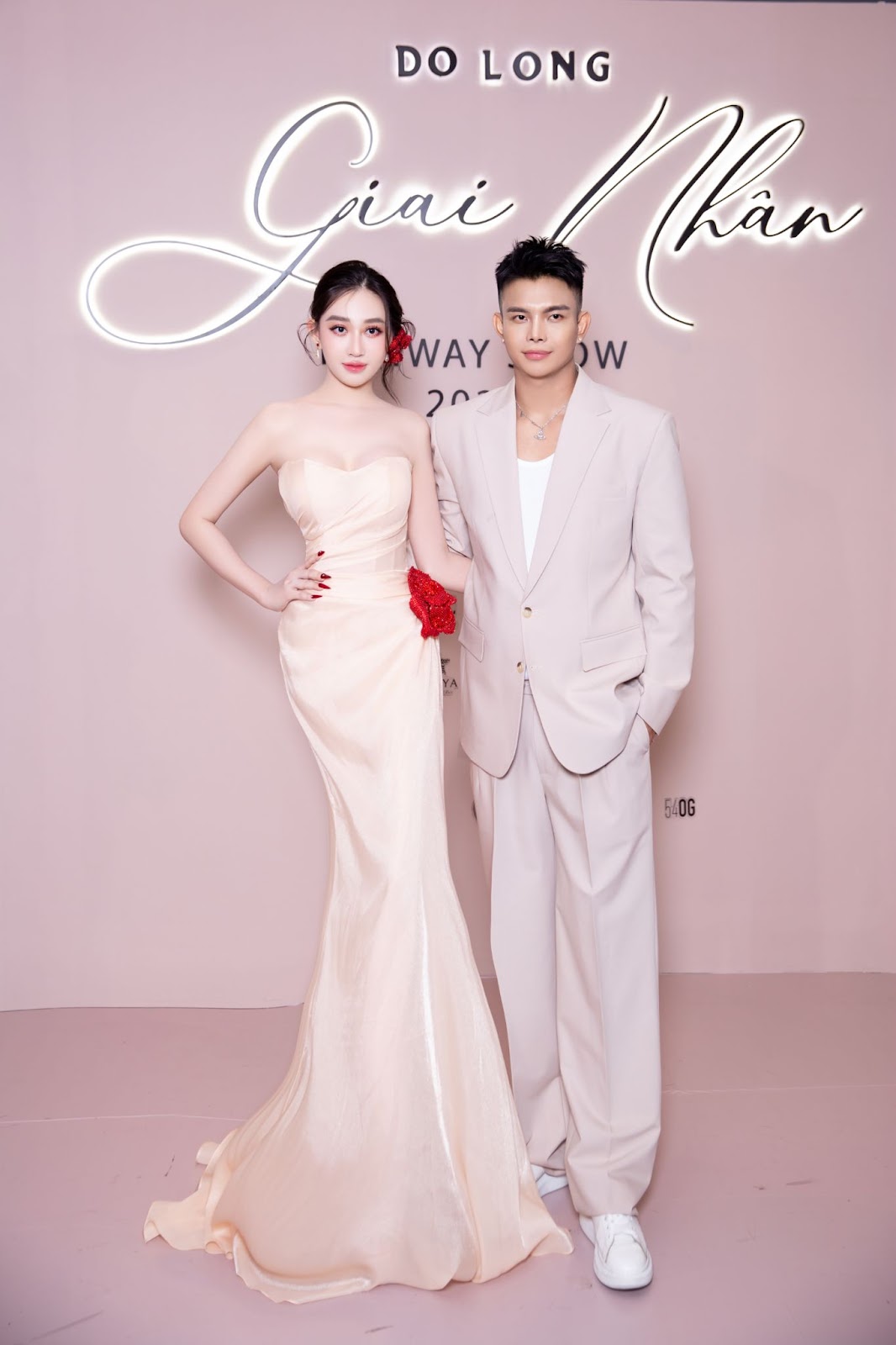 Huỳnh Thúy Anh kiều diễm và cuốn hút trong show “Giai Nhân” của NTK Đỗ Long- Ảnh 2. Huỳnh Thúy Anh kiều diễm và cuốn hút trong show “Giai Nhân” của NTK Đỗ Long- Ảnh 2.