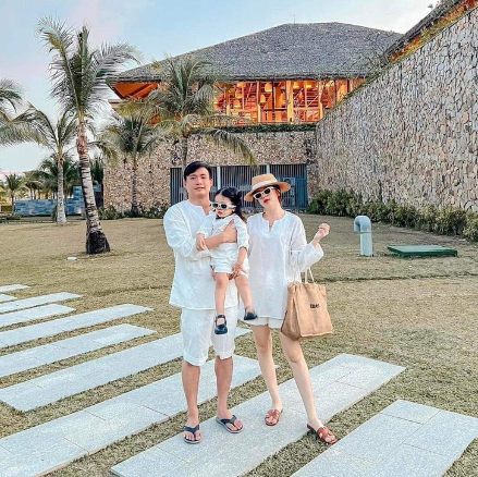 Mách mẹ 4 mẫu thời trang gia đình ấn tượng khi đi du lịch biển- Ảnh 2. Mách mẹ 4 mẫu thời trang gia đình ấn tượng khi đi du lịch biển- Ảnh 2.