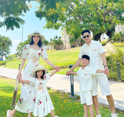 Mách mẹ 4 mẫu thời trang gia đình ấn tượng khi đi du lịch biển- Ảnh 6. Mách mẹ 4 mẫu thời trang gia đình ấn tượng khi đi du lịch biển- Ảnh 6.