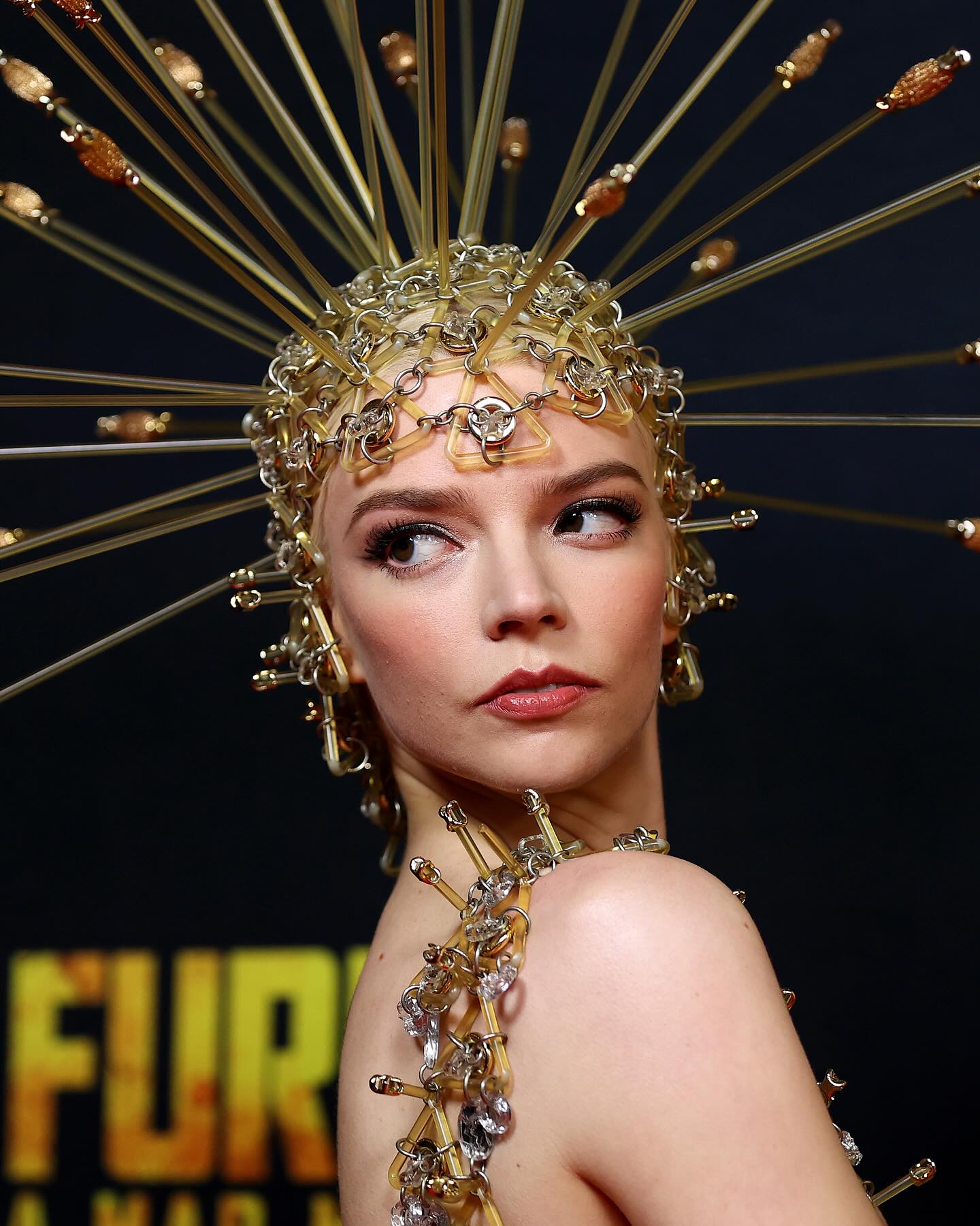 Anya Taylor-Joy biến buổi công chiếu phim thành Met Gala thu nhỏ: Chọn váy quá đỉnh nhưng ngồi cực khó- Ảnh 9.