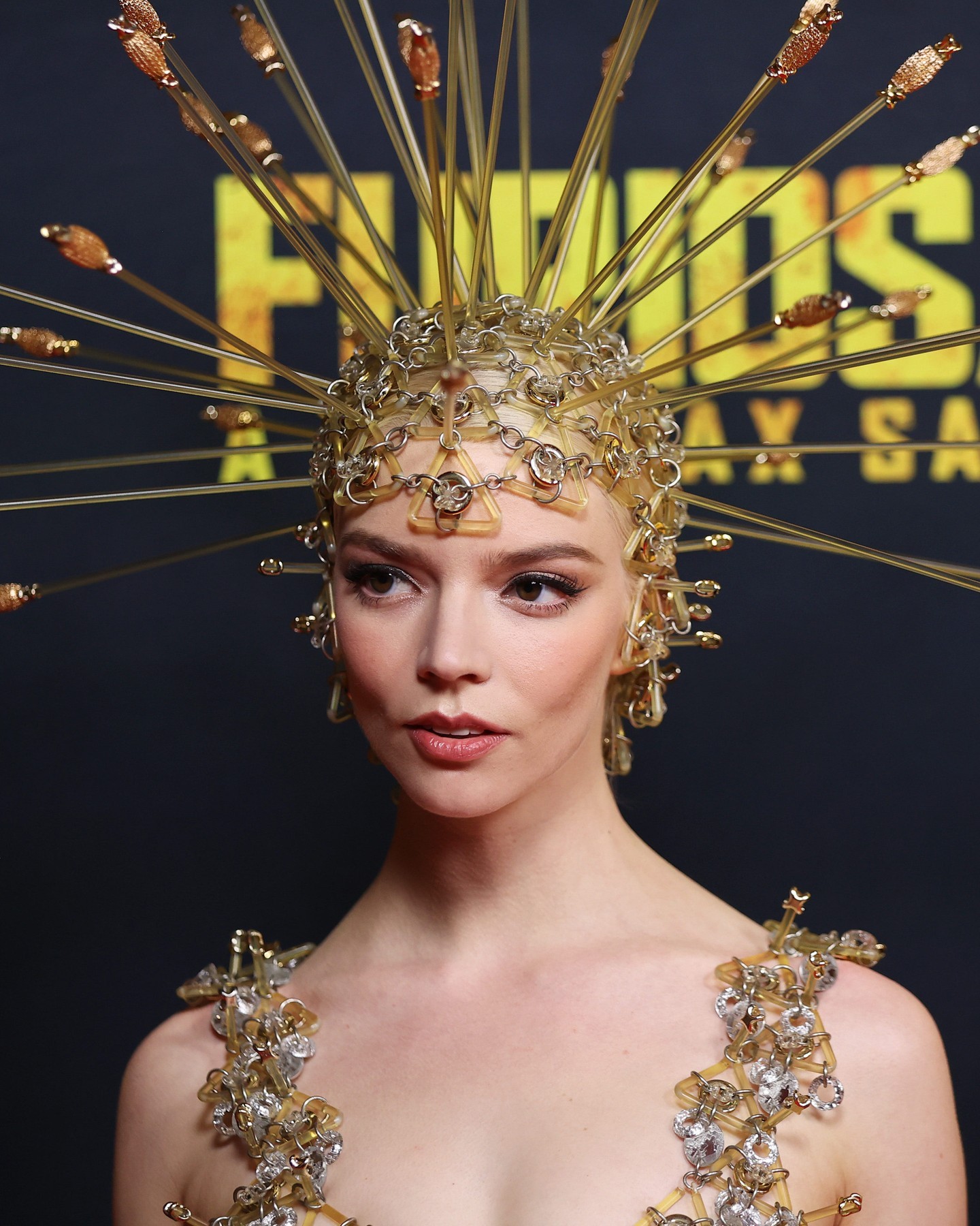 Anya Taylor-Joy biến buổi công chiếu phim thành Met Gala thu nhỏ: Chọn váy quá đỉnh nhưng ngồi cực khó- Ảnh 8.