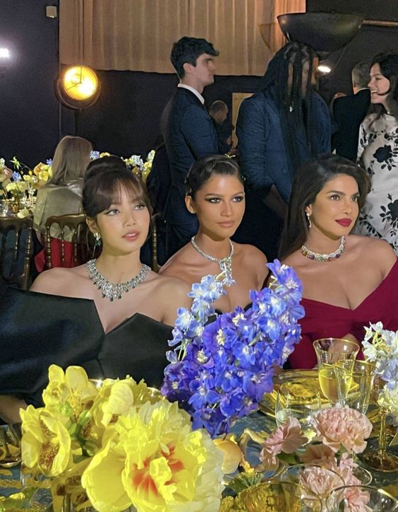 Trước thềm Met Gala, khoảnh khắc Lisa (BLACKPINK) chung khung hình cùng các "chiến thần thảm đỏ" được netizen đào lại- Ảnh 7.