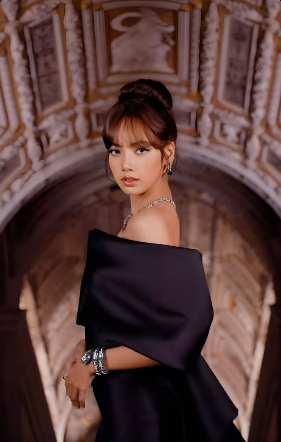 Trước thềm Met Gala, khoảnh khắc Lisa (BLACKPINK) chung khung hình cùng các "chiến thần thảm đỏ" được netizen đào lại- Ảnh 4.