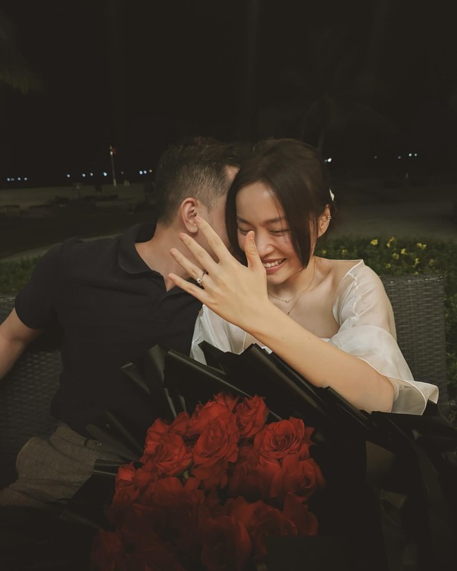 Cô gái được cơ trưởng trẻ nhất Việt Nam cầu hôn: Chỉ cao 1m57 nhưng style đẹp đỉnh, "sách mẫu" mà phái nữ rất mê- Ảnh 2.