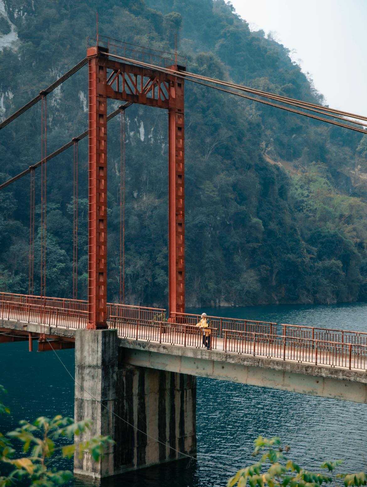 Phát hiện cây cầu treo đẹp như tranh vẽ giữa núi rừng Điện Biên, nhiều người không ngờ đây là khung cảnh tại Việt Nam- Ảnh 7.