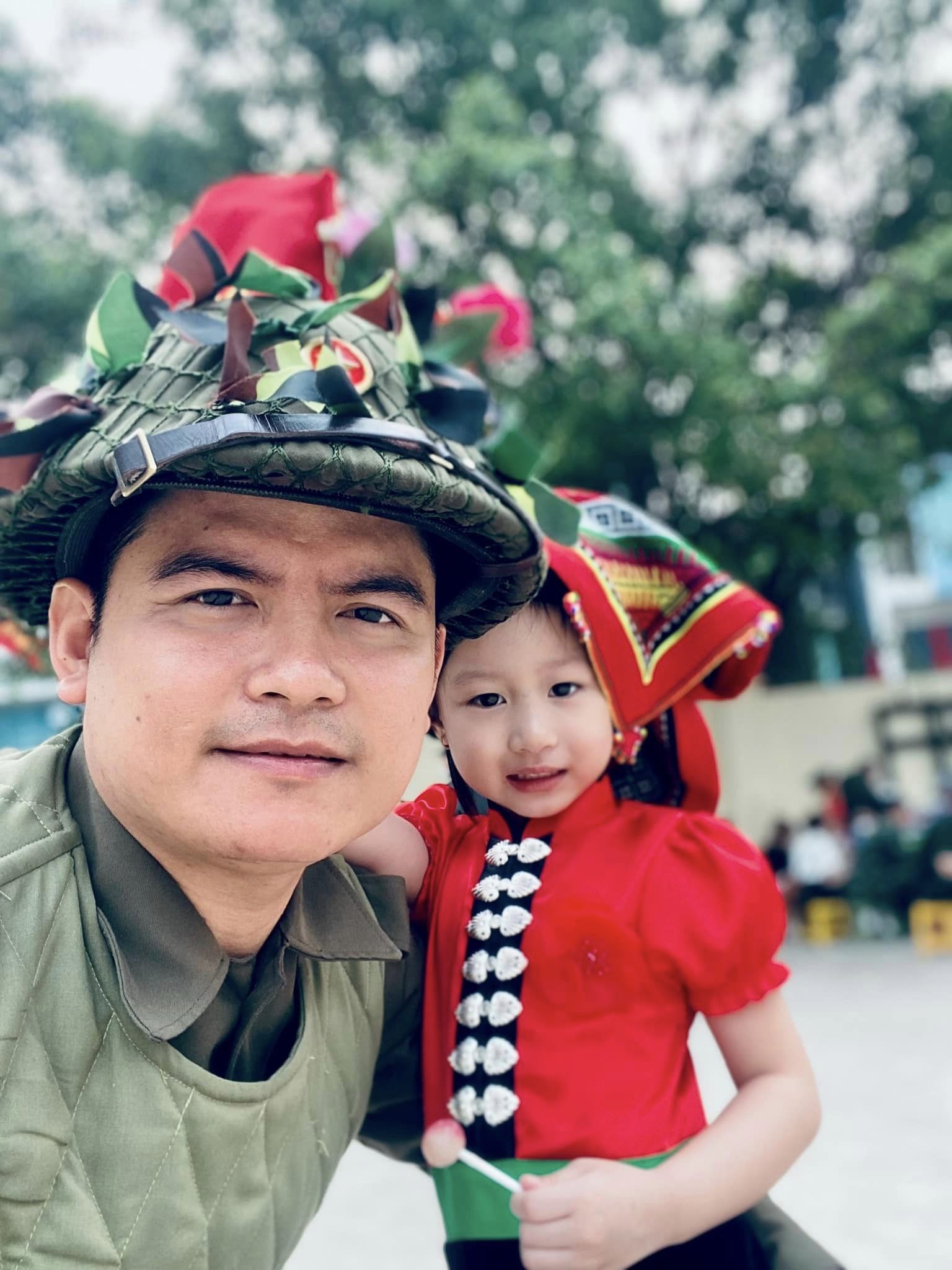 Nhiều người tiếc nuối vì em bé Điện Biên không xuất hiện trên sóng trực tiếp lễ diễu hành- Ảnh 3.