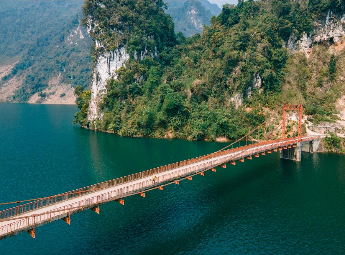 Phát hiện cây cầu treo đẹp như tranh vẽ giữa núi rừng Điện Biên, nhiều người không ngờ đây là khung cảnh tại Việt Nam- Ảnh 3.
