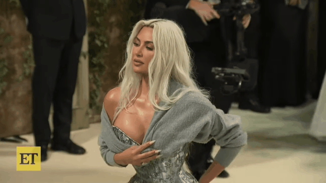 "Nỗi khổ" của Kim Kardashian tại Met Gala: Nói thều thào vì bộ đầm bó chặt cơ thể- Ảnh 1.