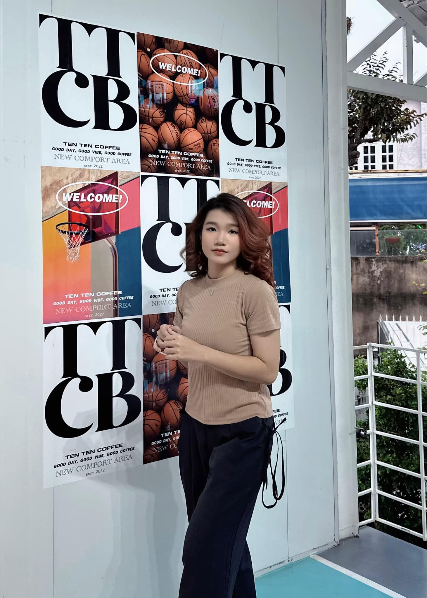 Gái xinh "đu trend" solo trận bão của Hoa Xù được khen cuốn hơn bản gốc: 2k3, sinh viên ĐH Kiến Trúc, gì cũng giỏi!- Ảnh 11.