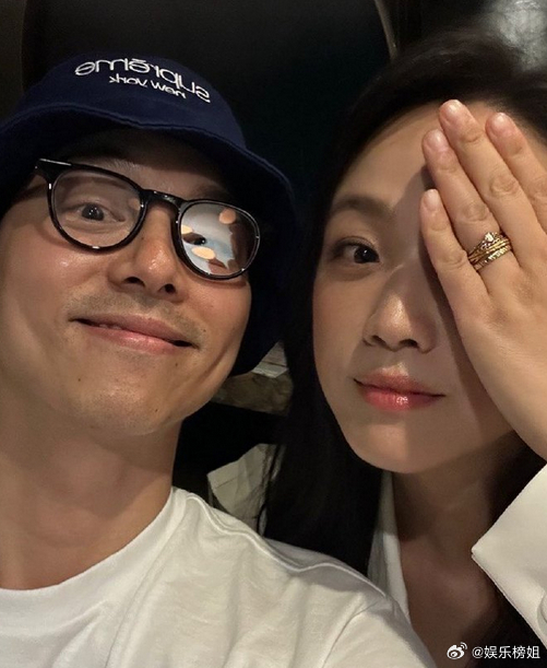 "Yêu tinh" Gong Yoo khoe khoảnh khắc chung khung hình với "Ảnh hậu" Thang Duy, ngoại hình tuổi 44 gây bão- Ảnh 1. "Yêu tinh" Gong Yoo khoe khoảnh khắc chung khung hình với "Ảnh hậu" Thang Duy, ngoại hình tuổi 44 gây bão- Ảnh 1.