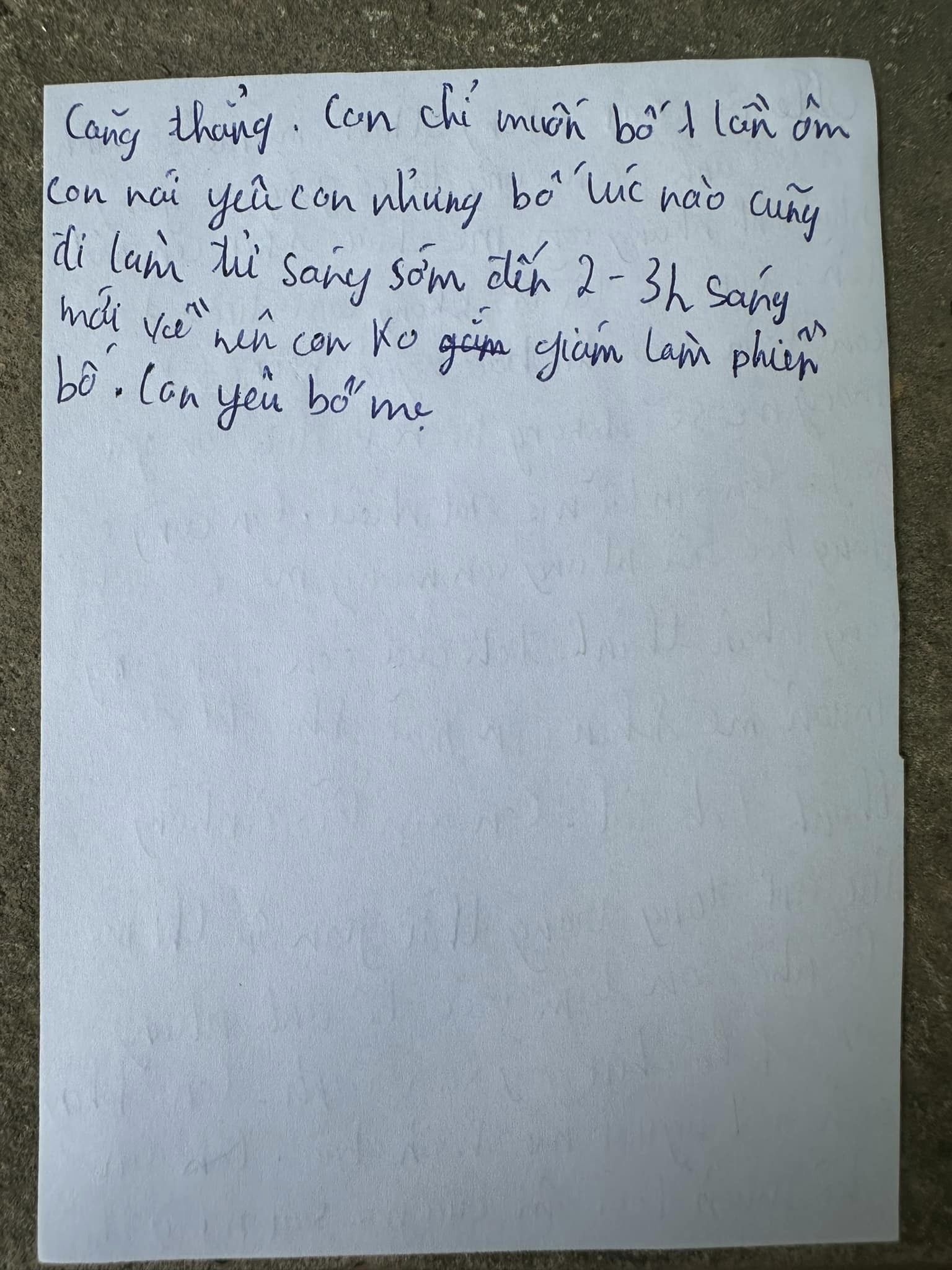 "Con ước được ôm nhưng bố làm việc đến 2-3h sáng nên không dám phiền", tâm sự của em bé khiến người lớn giật mình- Ảnh 2.