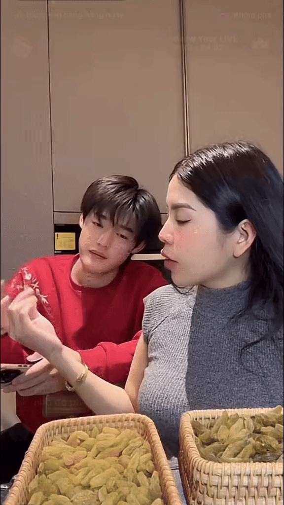 Hằng Du Mục từng bị chồng lừa dối- Ảnh 2. Hằng Du Mục từng bị chồng lừa dối- Ảnh 2.