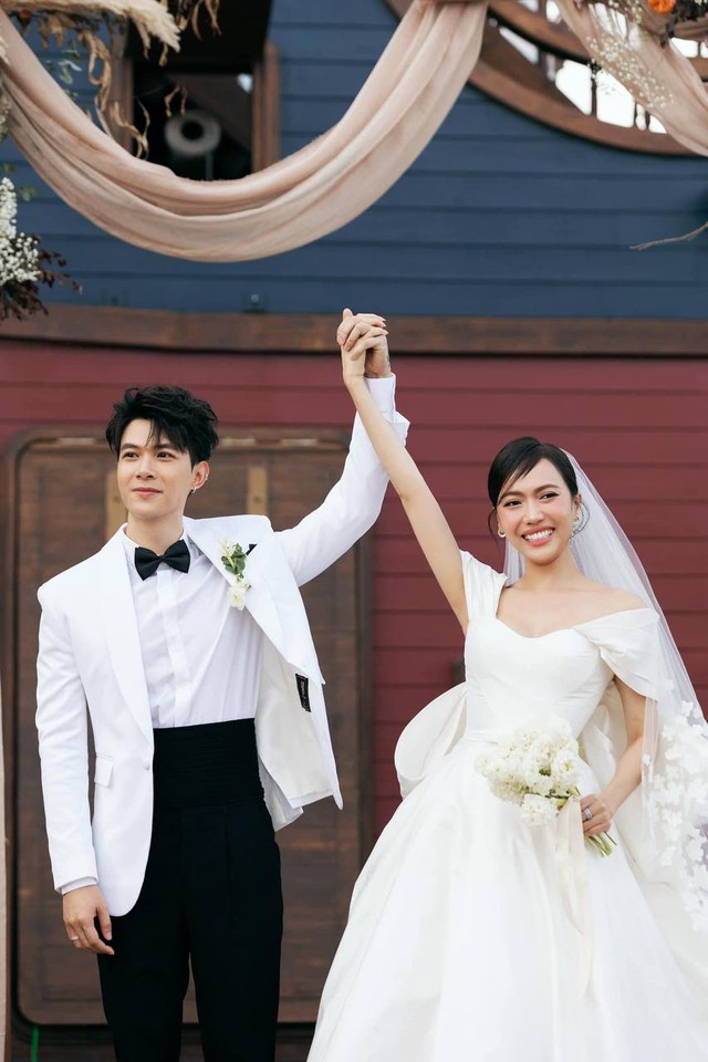 Phát hiện điểm chung giữa Anh Tú Atus và HIEUTHUHAI khiến các chị em "ước yêu được người như anh ấy"
- Ảnh 10. Phát hiện điểm chung giữa Anh Tú Atus và HIEUTHUHAI khiến các chị em "ước yêu được người như anh ấy"
- Ảnh 10.