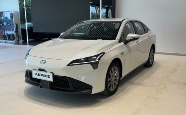 Sedan thuần điện GAC AION ES sắp ra mắt tại Việt Nam: Tiệm cận cỡ Camry, chạy 440km/sạc- Ảnh 1.