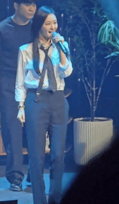 “Gái tài phiệt" hoá idol khoe giọng hát cực ngọt tại fanmeeting!- Ảnh 5.