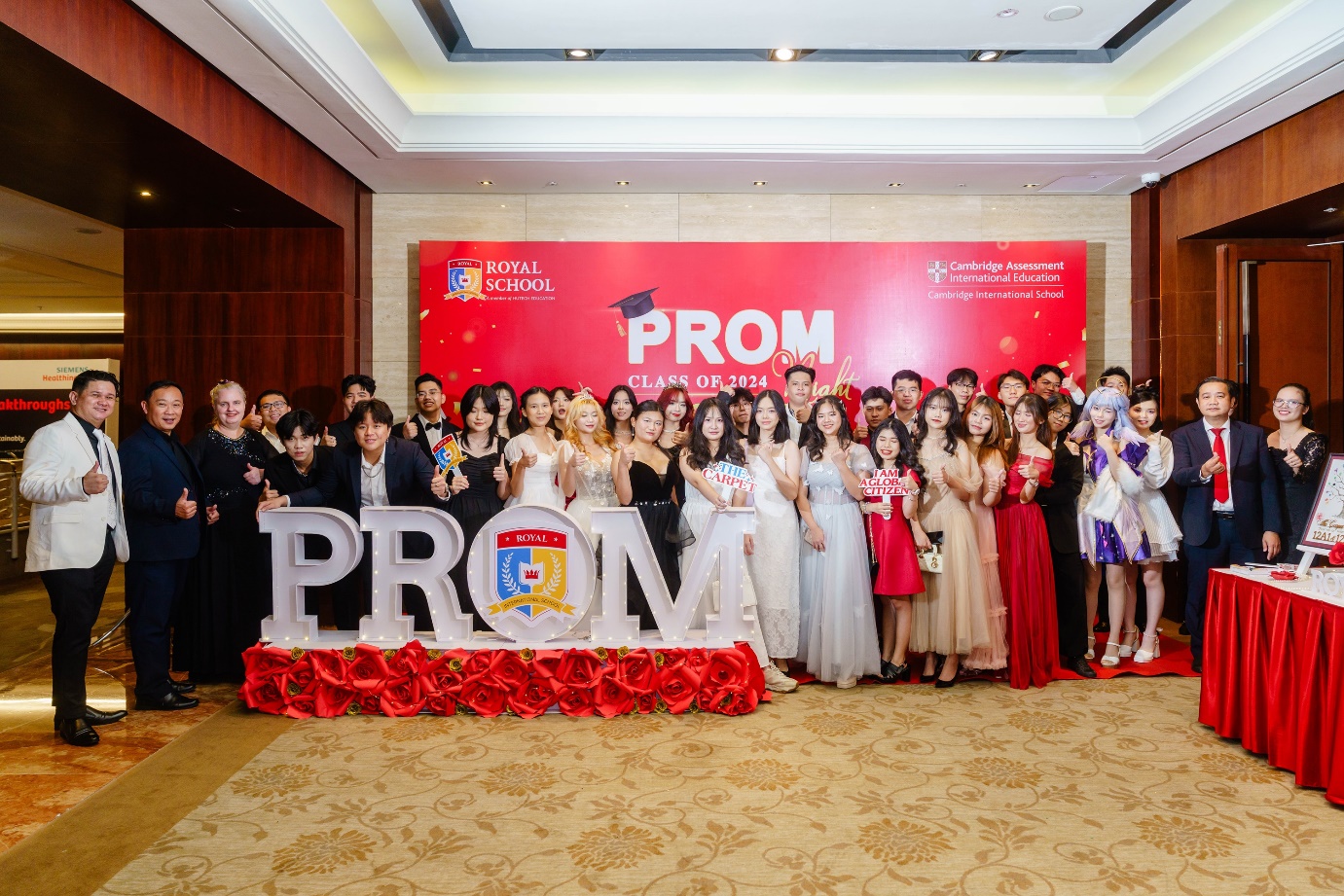 Cận cảnh nhan sắc "xinh yêu" của học sinh Royal School trong Prom cuối cấp: Lên đồ cực chất, catwalk siêu ngầu- Ảnh 2.