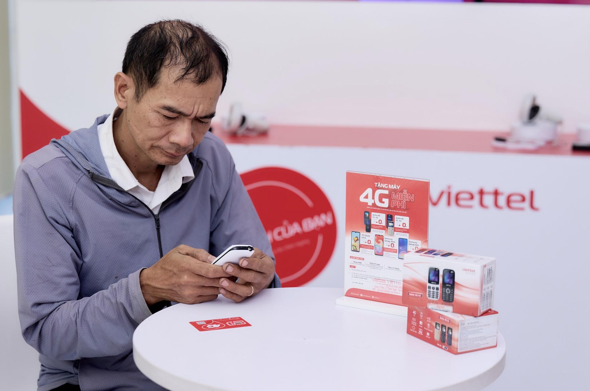 “Cục gạch” 4G Viettel: Giao diện 2G, cấu hình 4G với nâng cấp hay ho- Ảnh 2.