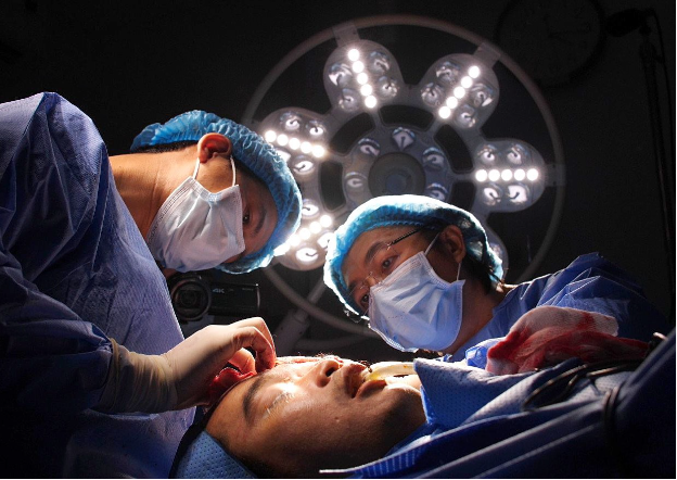 Vị bác sĩ dành trọn tâm huyết cho phẫu thuật thẩm mỹ- Ảnh 5. Vị bác sĩ dành trọn tâm huyết cho phẫu thuật thẩm mỹ- Ảnh 5.