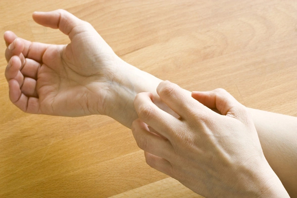 Đừng nghĩ là bệnh ngoài da, ngứa 2 bộ phận này trên cơ thể là dấu hiệu của bệnh tiểu đường- Ảnh 1.