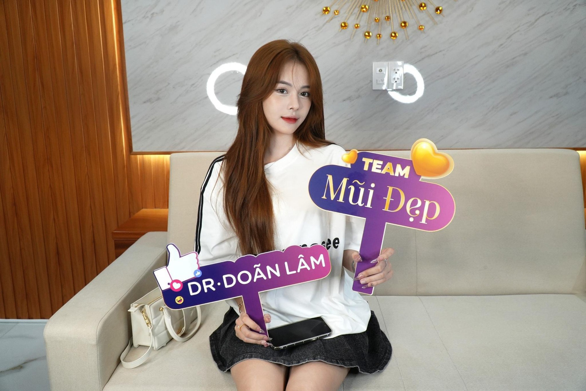 Hé lộ "bàn tay" đứng sau màn lột xác của TikToker Võ Nữ Ngân Hà- Ảnh 1.