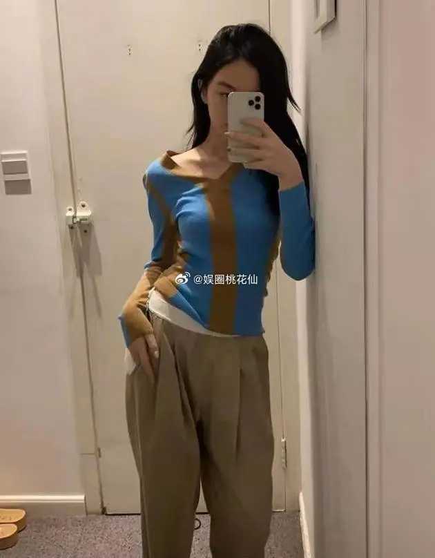 Nhan sắc hiện tại của con gái Vương Phi - Lý Á Bằng sau 3 lần phẫu thuật hở hàm ếch- Ảnh 4. Nhan sắc hiện tại của con gái Vương Phi - Lý Á Bằng sau 3 lần phẫu thuật hở hàm ếch- Ảnh 4.