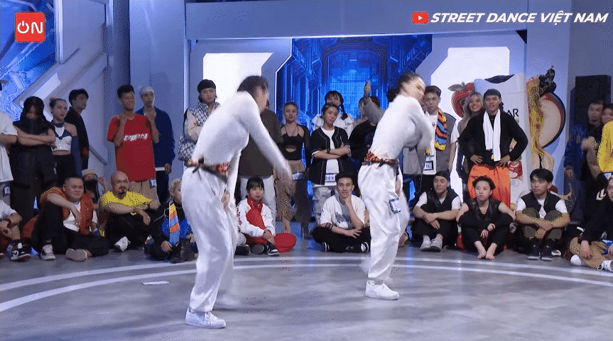 "Nóc nhà" cực xịn của 1 anh tài: Dancer nổi tiếng dựng bài cho Hoàng Thùy Linh, chuyện tình "thầy- trò" ai cũng ngưỡng mộ- Ảnh 5. "Nóc nhà" cực xịn của 1 anh tài: Dancer nổi tiếng dựng bài cho Hoàng Thùy Linh, chuyện tình "thầy- trò" ai cũng ngưỡng mộ- Ảnh 5.