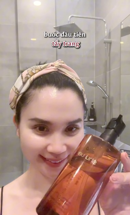 "Chị bán gạo" và chu trình skincare 14 bước, mẹ bắt chăm da từ năm 12 tuổi- Ảnh 6. "Chị bán gạo" và chu trình skincare 14 bước, mẹ bắt chăm da từ năm 12 tuổi- Ảnh 6.