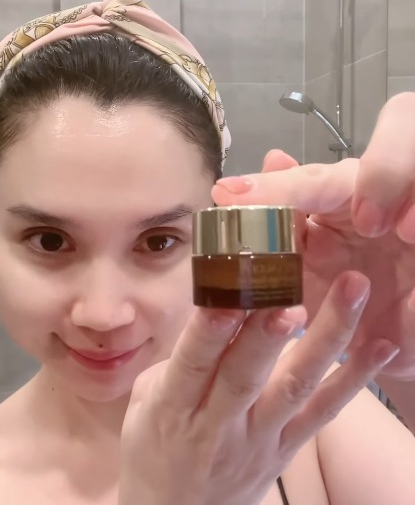 "Chị bán gạo" và chu trình skincare 14 bước, mẹ bắt chăm da từ năm 12 tuổi- Ảnh 16. "Chị bán gạo" và chu trình skincare 14 bước, mẹ bắt chăm da từ năm 12 tuổi- Ảnh 16.