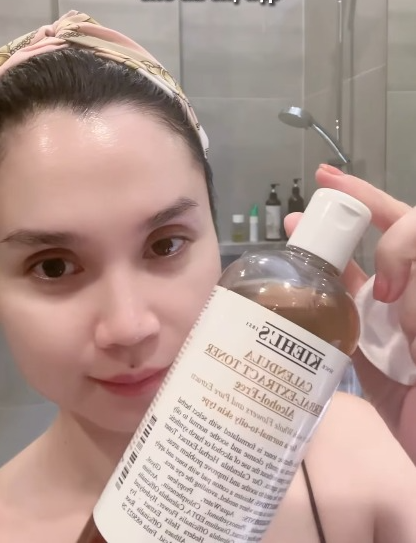"Chị bán gạo" và chu trình skincare 14 bước, mẹ bắt chăm da từ năm 12 tuổi- Ảnh 8. "Chị bán gạo" và chu trình skincare 14 bước, mẹ bắt chăm da từ năm 12 tuổi- Ảnh 8.