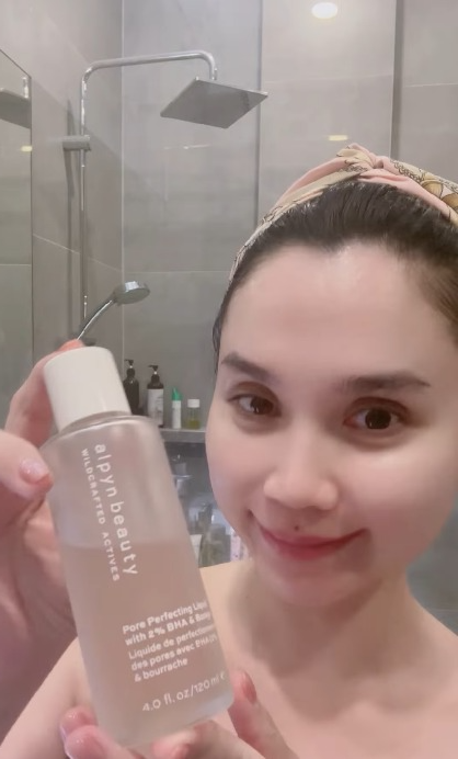 "Chị bán gạo" và chu trình skincare 14 bước, mẹ bắt chăm da từ năm 12 tuổi- Ảnh 9. "Chị bán gạo" và chu trình skincare 14 bước, mẹ bắt chăm da từ năm 12 tuổi- Ảnh 9.