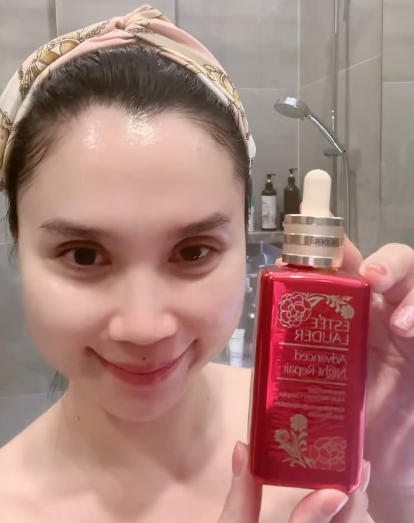 "Chị bán gạo" và chu trình skincare 14 bước, mẹ bắt chăm da từ năm 12 tuổi- Ảnh 12. "Chị bán gạo" và chu trình skincare 14 bước, mẹ bắt chăm da từ năm 12 tuổi- Ảnh 12.