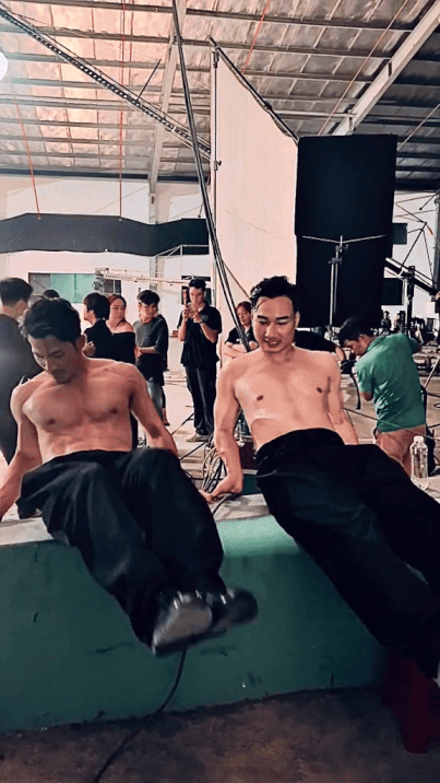 Bất ngờ với cơ bụng ở tuổi U45 của một "anh tài" show Anh Trai Vượt Ngàn Chông Gai- Ảnh 2.