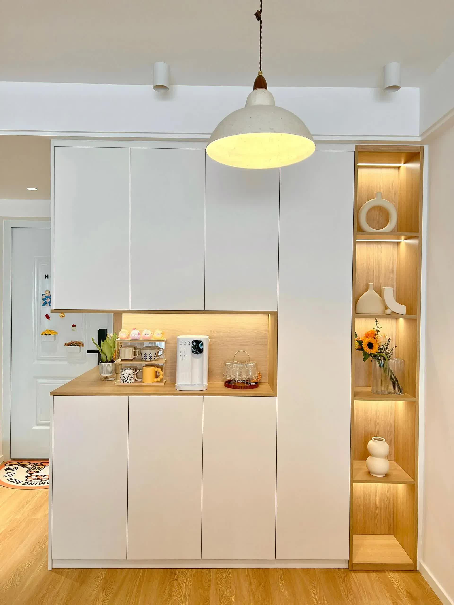 Căn hộ 72m2 với điểm nhấn đặc biệt nằm ở chiếc tủ, dễ dàng đóng mở và khả năng lưu trữ cực ổn- Ảnh 5. Căn hộ 72m2 với điểm nhấn đặc biệt nằm ở chiếc tủ, dễ dàng đóng mở và khả năng lưu trữ cực ổn- Ảnh 5.