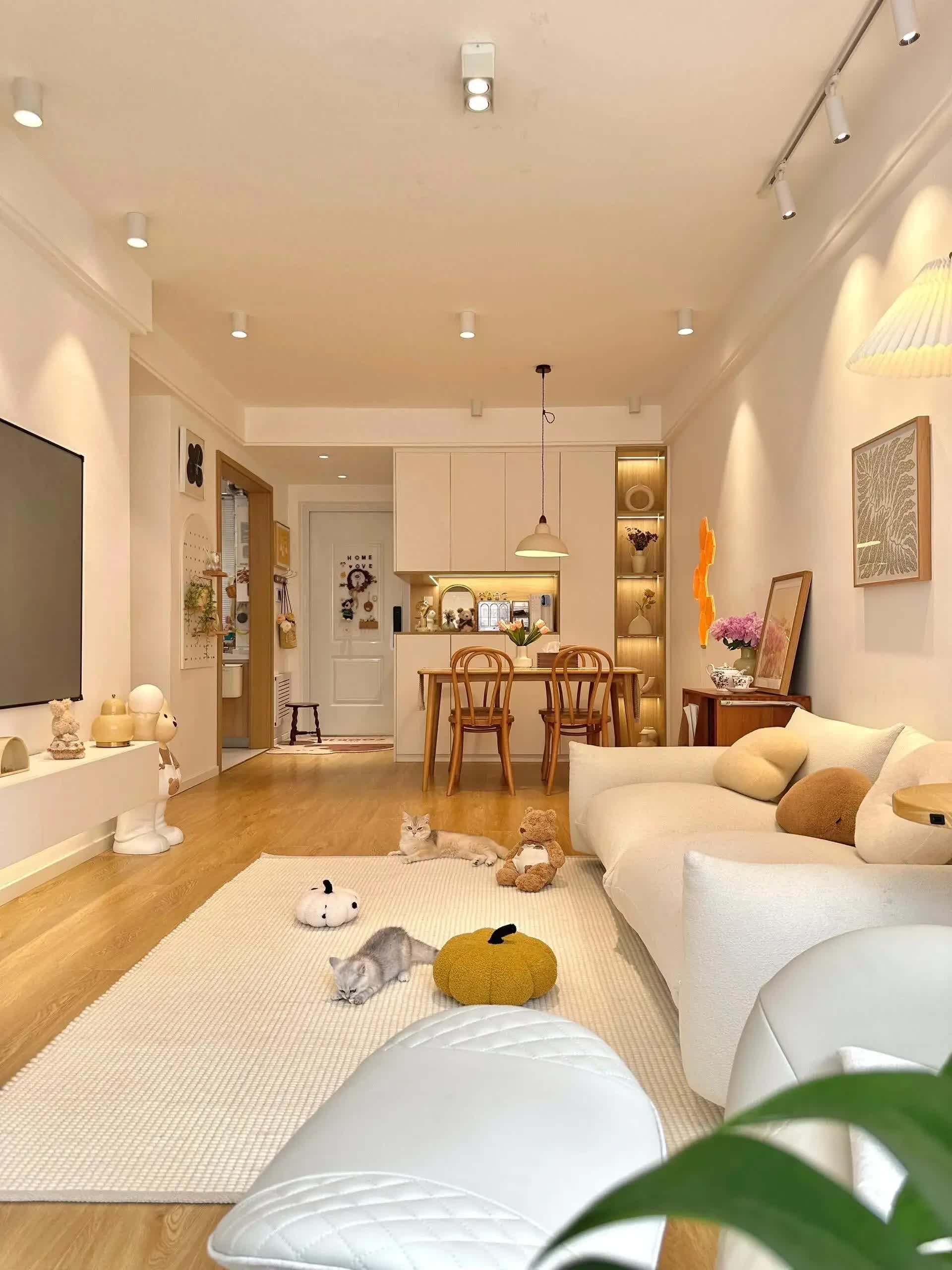 Căn hộ 72m2 với điểm nhấn đặc biệt nằm ở chiếc tủ, dễ dàng đóng mở và khả năng lưu trữ cực ổn- Ảnh 1. Căn hộ 72m2 với điểm nhấn đặc biệt nằm ở chiếc tủ, dễ dàng đóng mở và khả năng lưu trữ cực ổn- Ảnh 1.