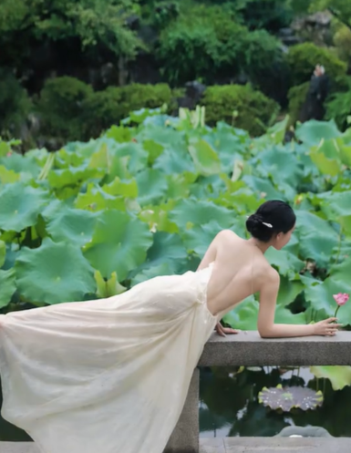 Học phú bà Đào Hỷ Nhi cách "lên đồ" tạo dáng chụp ảnh với hoa sen cực đỉnh, bí quyết nằm cả ở chỗ này- Ảnh 16.