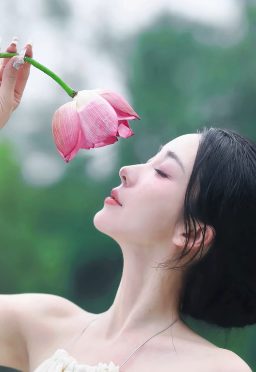 Học phú bà Đào Hỷ Nhi cách "lên đồ" tạo dáng chụp ảnh với hoa sen cực đỉnh, bí quyết nằm cả ở chỗ này- Ảnh 14.