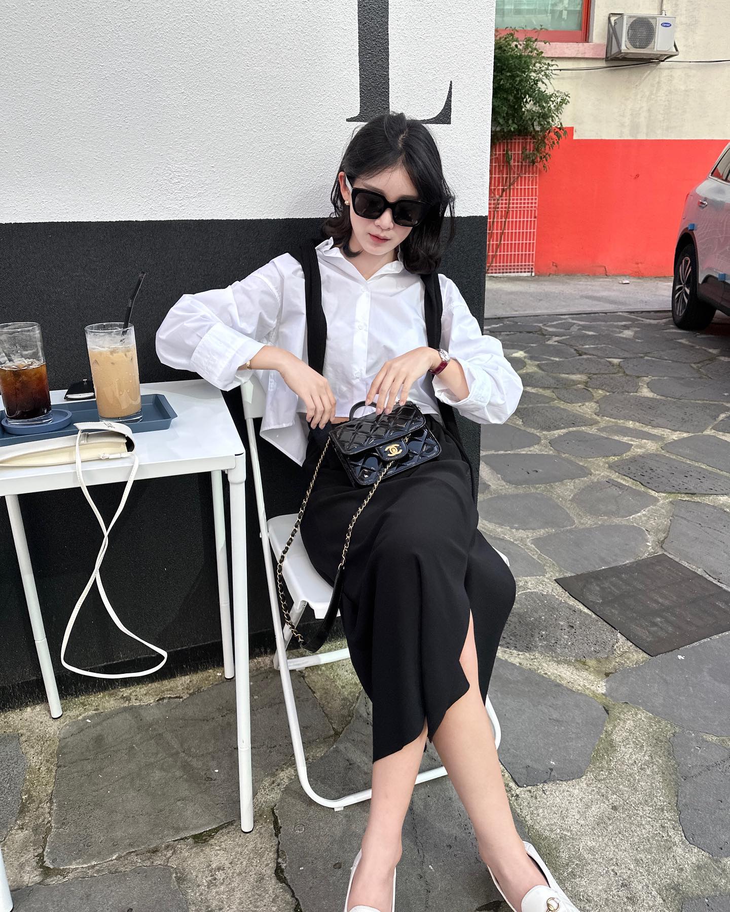 5 mẫu áo dành cho những ai đang theo đuổi phong cách thời trang tối giản- Ảnh 3. 5 mẫu áo dành cho những ai đang theo đuổi phong cách thời trang tối giản- Ảnh 3.